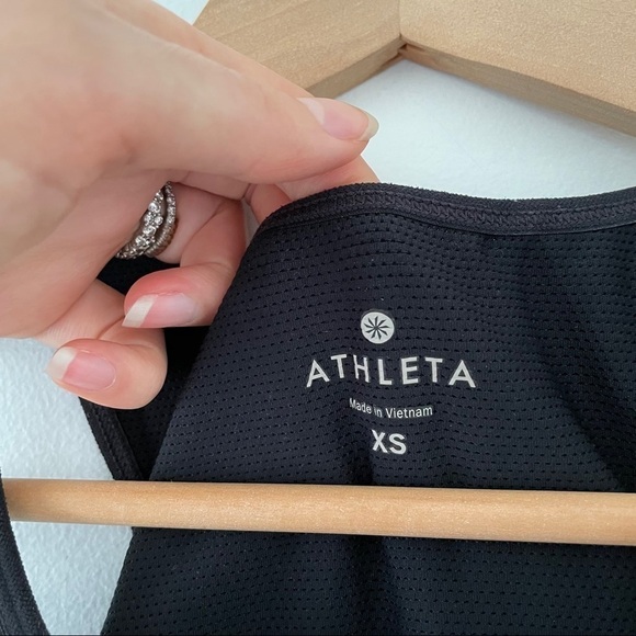 Athleta Build In Bra Workout Black Tank Top XS - Picture 5 of 6